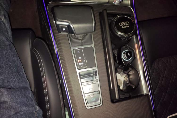 Used Audi A6L 2025 Restyled 45 TFSI quattro Prestige Dynamic Edition Gear Lever