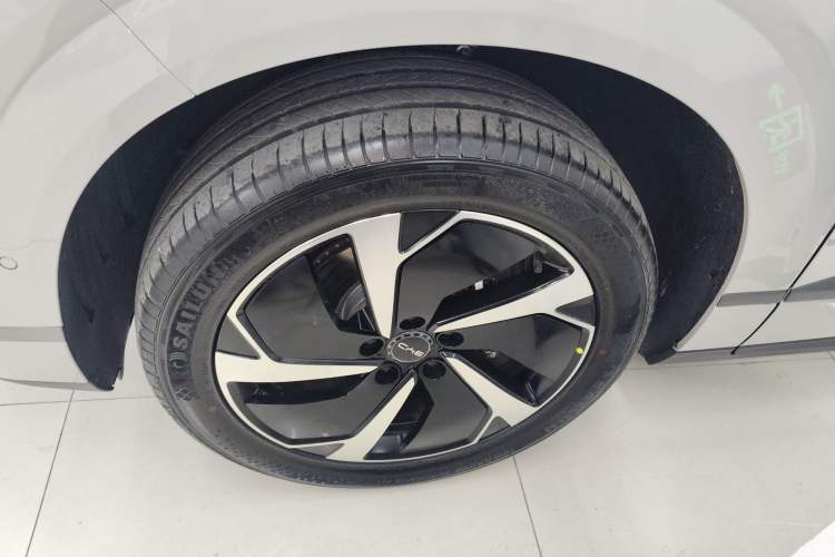 Used BYD Sealion 06 New Energy 2025 Model EV 605 Navigation Pro Edition Left Front Wheel Hub