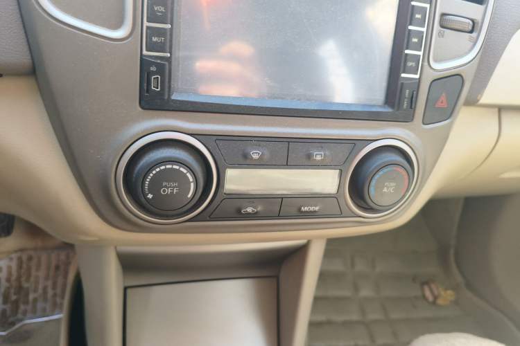 Used Nissan Sylphy 2012 Classic 1.6XE Manual Comfort Edition Audio And AC Panel