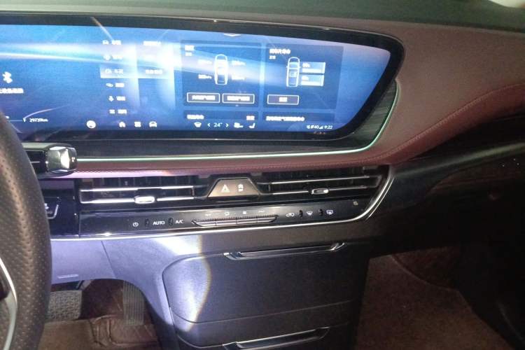 Used Buick Century 2023 2.0T Seven-Seater Yinshi Edition Audio And AC Panel