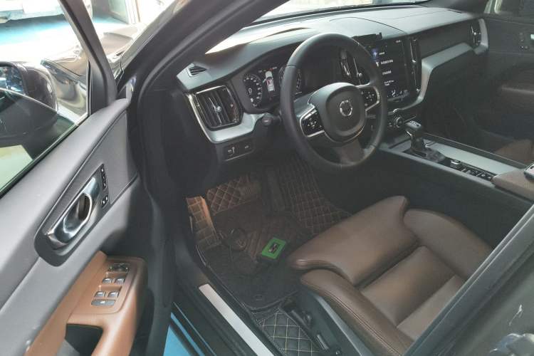 Used Volvo XC60 2021 T5 4x4 Smart Luxury Edition