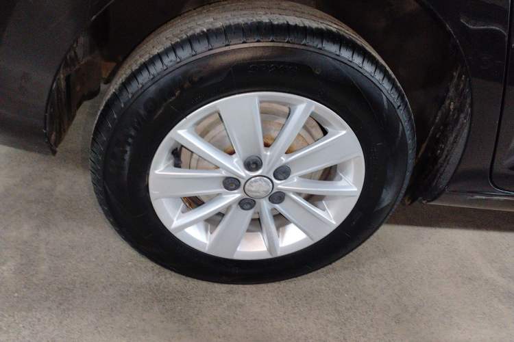 Used Volkswagen Santana 2016 1.6L Manual Fashion Edition Right Rear Wheel Hub