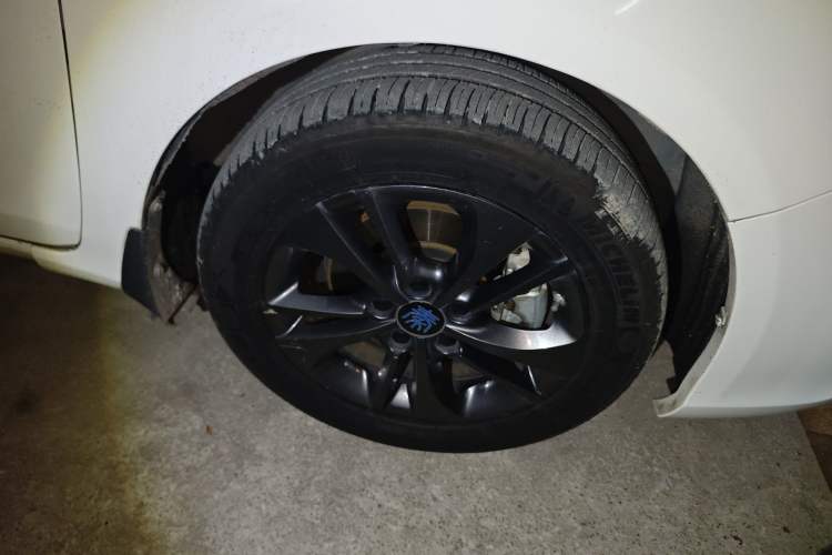 Used BYD Qin New Energy 2017 1.5T Luxury Model Right Front Wheel Hub