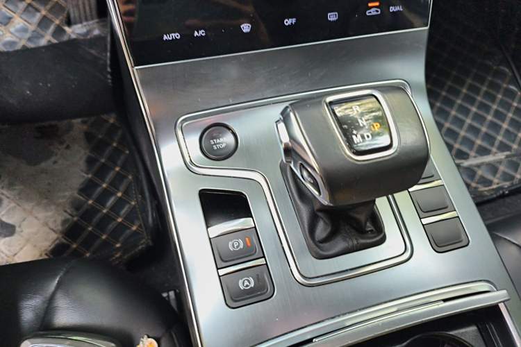 Used Hongqi H5 2022 Classic Model 1.5T DCT Flagship Edition Gear Lever