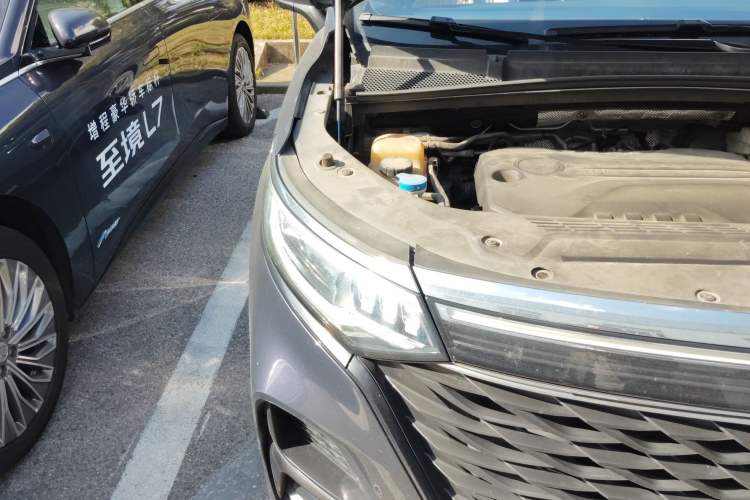 Used Roewe iMAX8 2021 400TGI Supreme Series Ultimate Edition Right Front Headlight