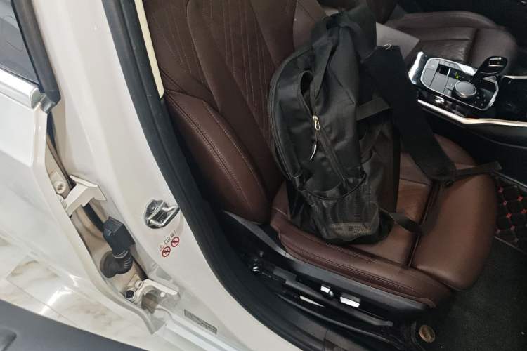 Used BMW 3 Series 2022 320Li M Sport Package Right Front Seat