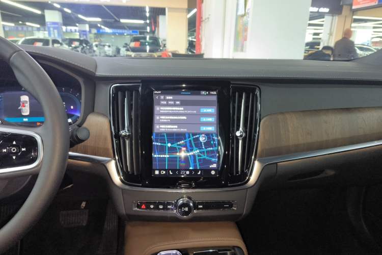 Used Volvo S90 2025 B5 Zhiyuan Luxury Edition Audio And AC Panel