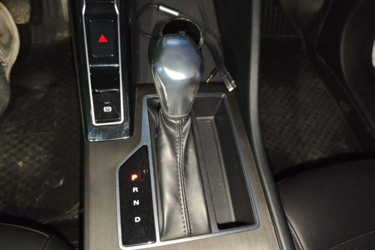 Used Roewe i5 2023 1.5L CVT Luxury Edition Gear Lever