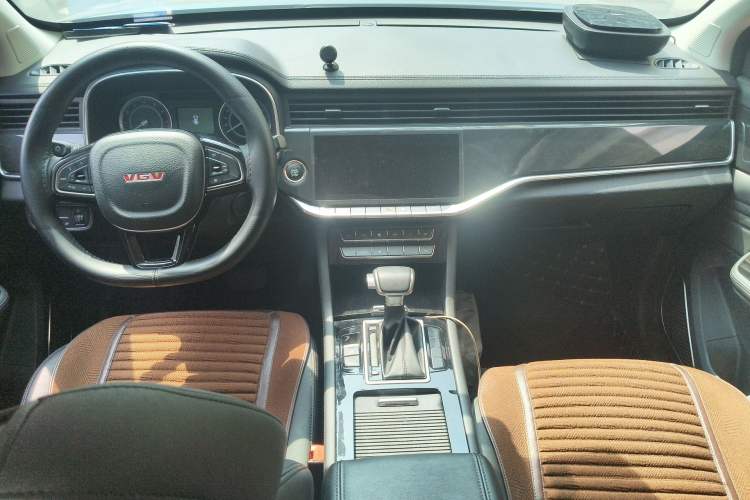 Used Sinotruk VGV U70 2020 1.5T Automatic Smart Enjoyment Elite Version 7 Seats Center Console