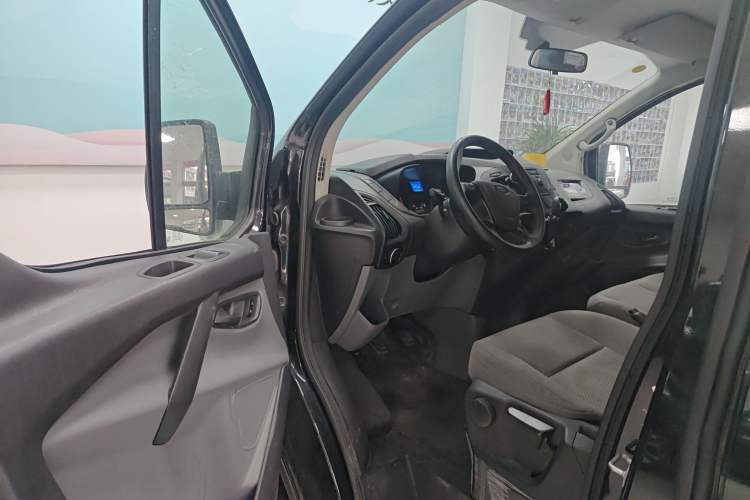 Used Ford Transit 2019 2.0T Diesel Multi-Purpose Commercial Vehicle Short Wheelbase Low Roof 6-Seater China VI Standard