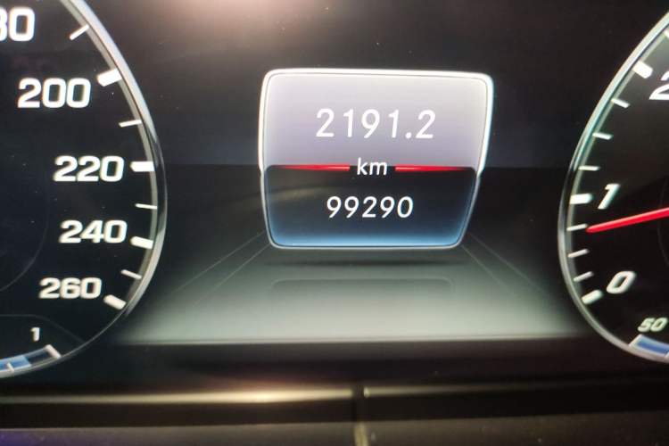 Used Mercedes-Benz E-Class 2016 E 200 L Sport Edition Odometer Close Up