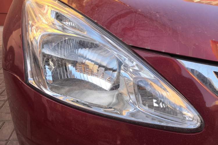 Used Nissan Tiida 2014 1.6L CVT Cool Cafe Edition Right Front Headlight