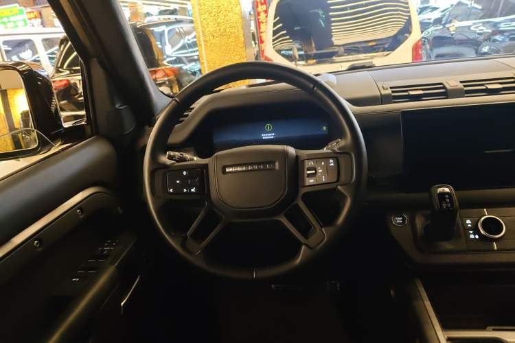 Used Land Rover Defender 2024 110 3.0T P400 X-DYNAMIC HSE Steering Wheel