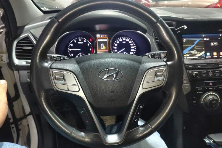 Used Hyundai Santa Fe 2017 2.0T Automatic All-Wheel Drive Smart 7-Seater Steering Wheel