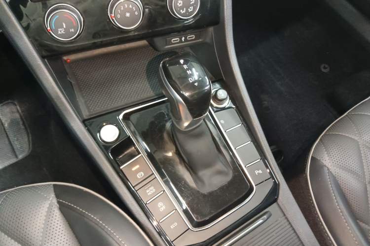 Used Volkswagen Sagitar 2023 280TSI DSG Beyond Lite Edition Gear Lever