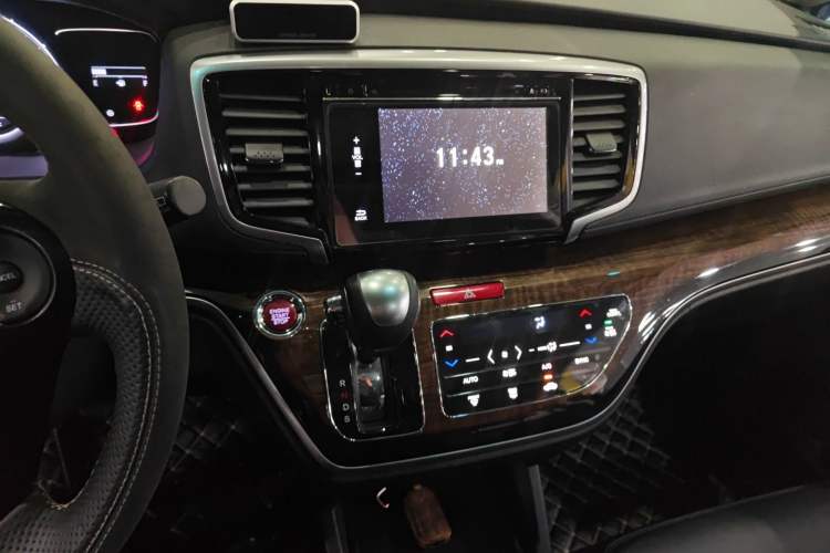 Used Honda Odyssey 2017 2.4L Smart Edition Audio And AC Panel