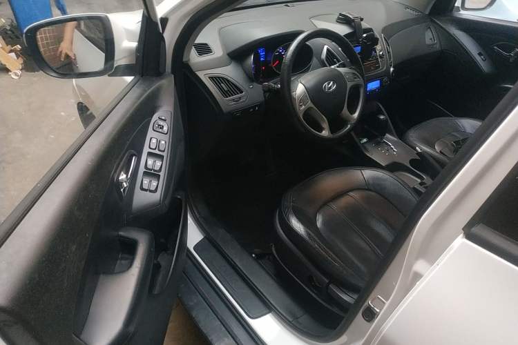 Used Hyundai ix35 2012 2.0L Automatic Two-Wheel Drive Elite Edition GLS Driver Seat