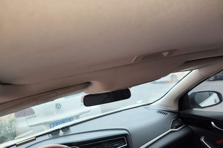 Used Venucia D60 2018 1.6L Manual Smart Connect Elite Edition
