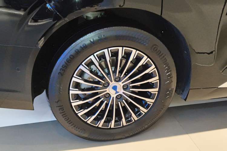 Used Denza D9 2025 DM-i Intelligent Drive 1020 Four-Wheel Drive Flagship Model