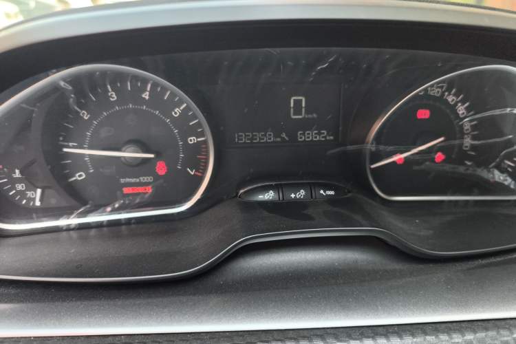 Used Peugeot 2008 2014 1.6L Manual Fashion Edition