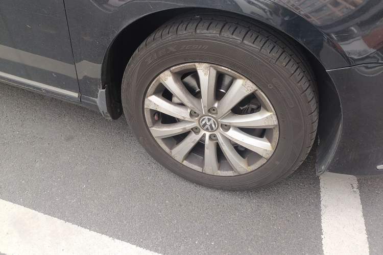 Used Volkswagen Magotan 2013 1.8TSI Premier Model Right Front Wheel Hub