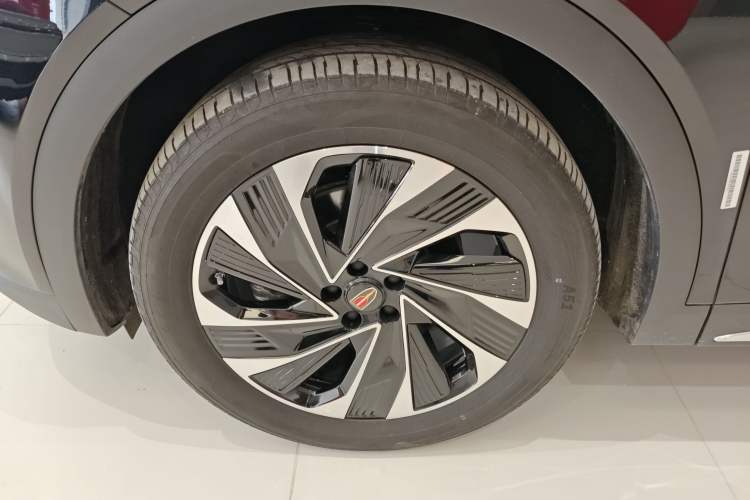 Used Hongqi HS7 PHEV 2024 2.0T PHEV Four-Wheel Drive Flagship Edition 7 Seats Left Front Wheel Hub