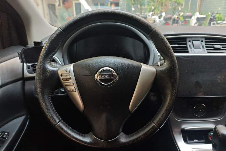 Used Nissan Sylphy 2014 1.6XV CVT Deluxe Edition Steering Wheel