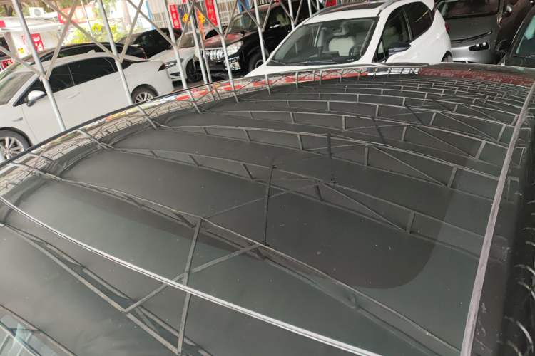 Used Tesla Model Y 2022 Long-Range All-Wheel-Drive Version Roof