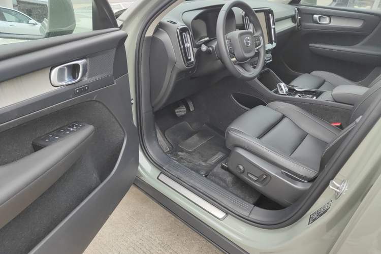 Used Volvo XC40 2024 B4 4x4 Smart Luxury Edition
