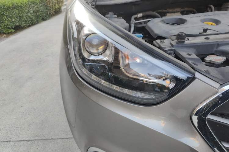 Used Hyundai ix35 2015 2.0L Automatic 2WD Smart Version China V Standard Right Front Headlight