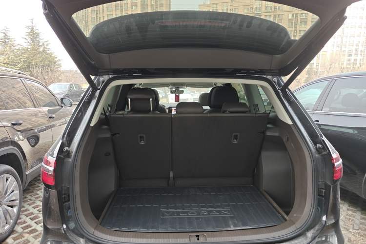 Used Volkswagen Viloran 2024 380TSI Premium Edition Trunk