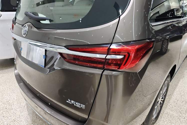 Used Buick GL8 2023 Land Executive Class Comfort Model
