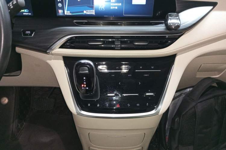 Used Buick GL8 2023 ES Lu Zun Deluxe Model