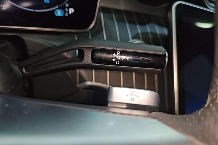 Used Mercedes-Benz C-Class 2023 Second Facelift C 260 L Sport Edition Gear Lever