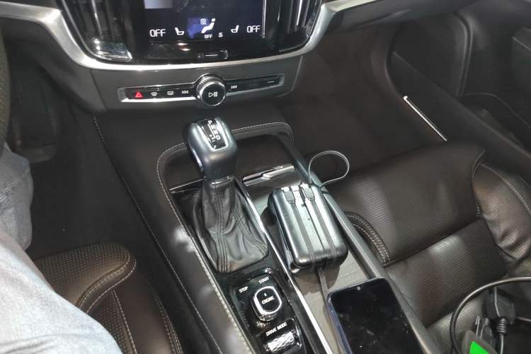 Used Volvo V90 2017 Cross Country T5 AWD Prestige Edition Gear Lever