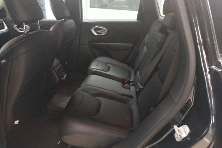 Used Jeep Cherokee 2017 2.0L Superior Edition