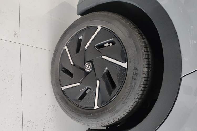 Used Venucia VX6 2023 520 Max Exterior 5