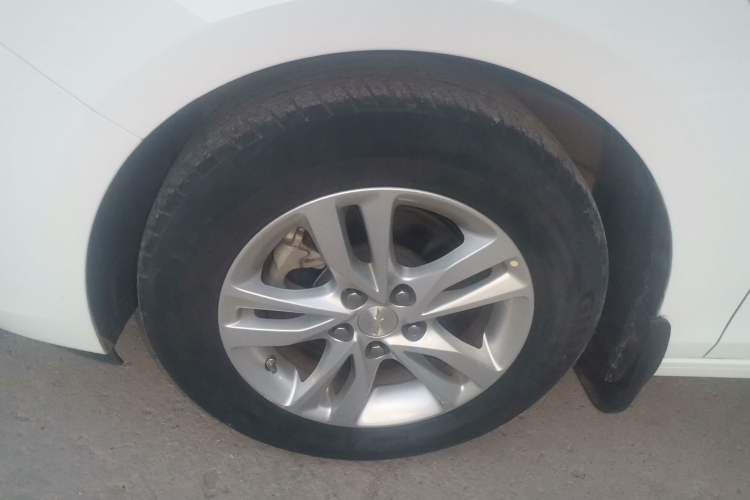 Used Chevrolet Cavalier 2018 320 Manual Xinyue Edition Left Front Wheel Hub