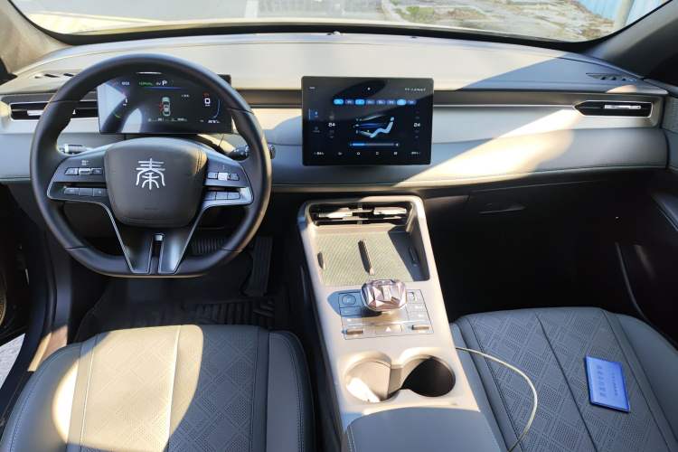 Used BYD Qin PLUS 2025 DM-i Smart Drive 55KM Leading Model
