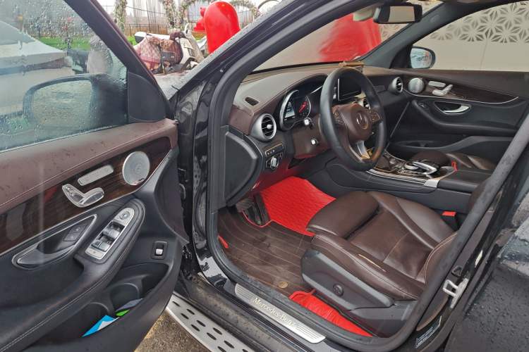 Used Mercedes-Benz GLC 2018 Facelift GLC 260 4MATIC Luxury Edition
