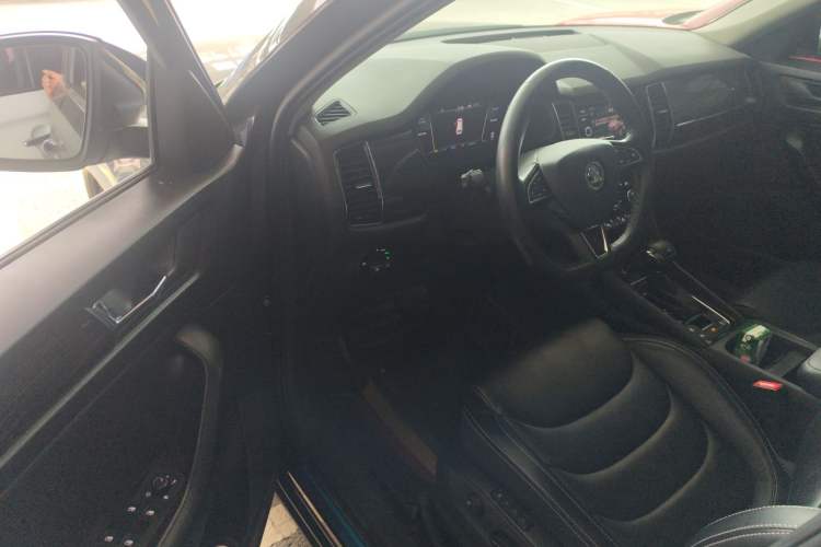 Used Skoda Kodiaq 2019 Facelifted TSI330 5-Seater Two-Wheel-Drive Luxury Enjoyment Edition China VI Standard Driver Seat