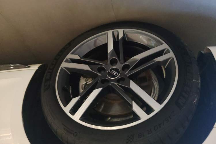 Used Audi A4L 2022 40 TFSI Luxury Dynamic Model Left Front Wheel Hub