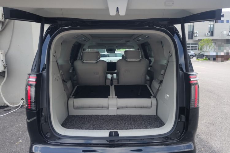 Used Volvo EM90 2025 Ultra Six-Seater