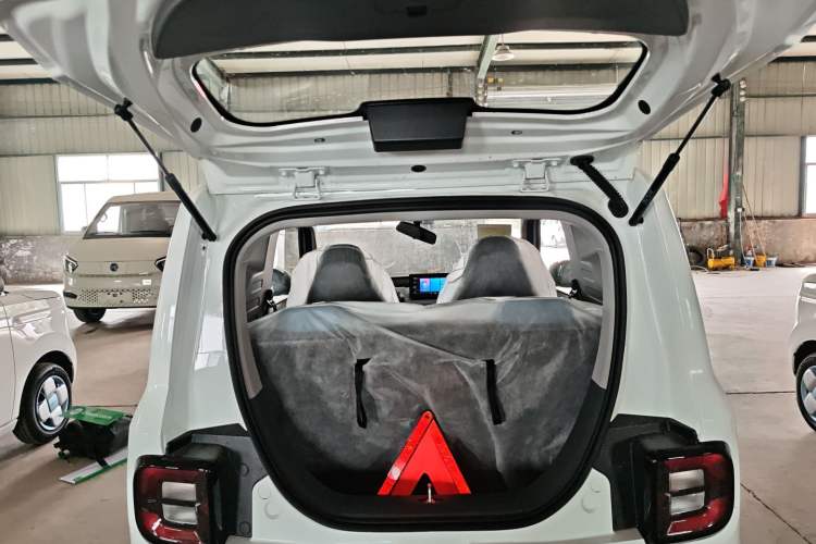 Used Geely Galaxy Panda 2024 Panda Mini 200km Endurance Bear Trunk