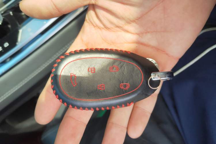 Used JAC Refine RF8 PHEV 2024 Zhiling Edition 1.5T 150KM Flagship Model – Lithium Iron Phosphate Vehicle Key