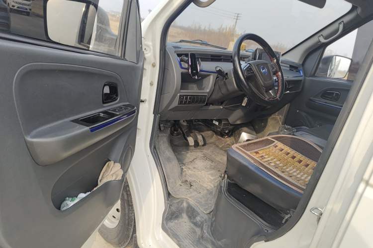 Used Dongfeng Yufeng EM26 2023 Standard Edition 41.472 kWh Henan Lithium Power Driver Seat