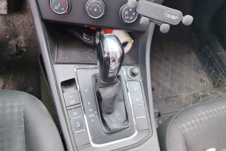 Used Volkswagen Bora 2020 1.5L Automatic Fashion Edition Gear Lever