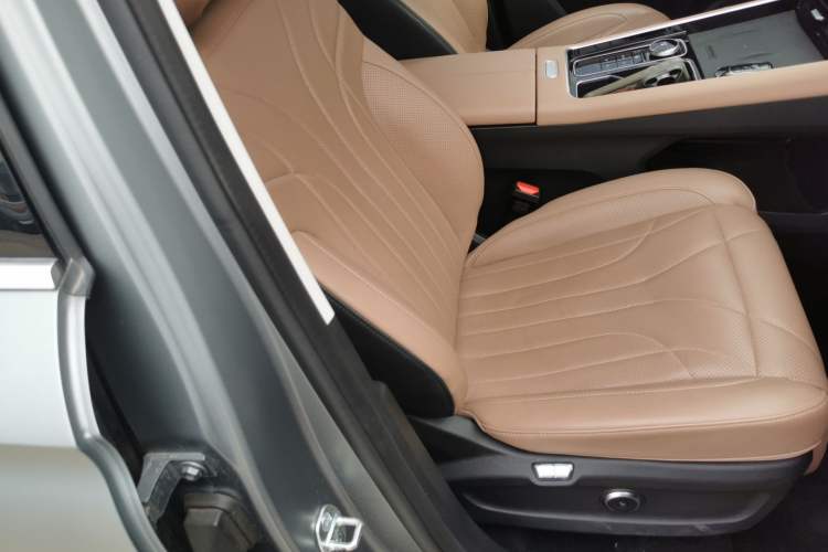 Used Chery Tiggo 8 L 2024 2.0T Two-Wheel Drive Prestige Version 5 Seats Right Front Seat