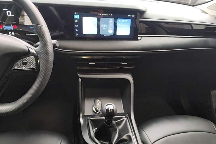 Used Roewe i5 2023 1.5L Manual Comfort Edition
