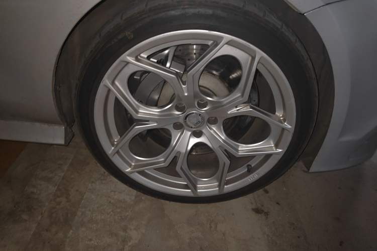 Used Audi A7 2013 50 TFSI quattro Luxury Model Right Front Wheel Hub